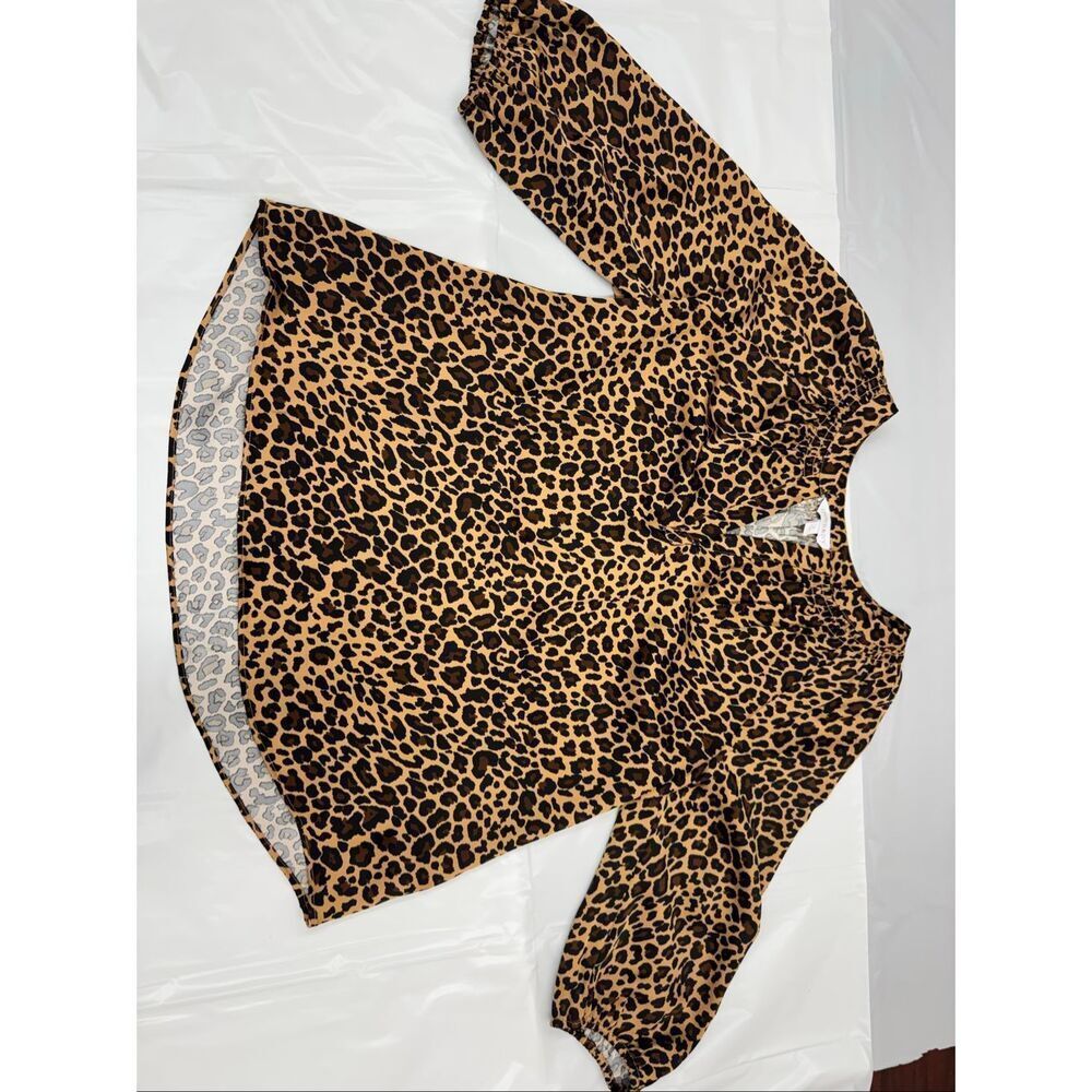 Crown & Ivy Leopard Print V-Neck Blouse with 3/4 Sleeves Size Small